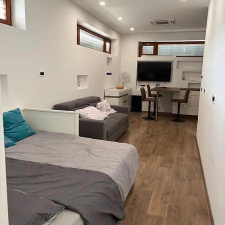 Zelena Tenda Apartment *