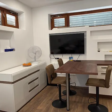 Zelena Tenda Apartment *
